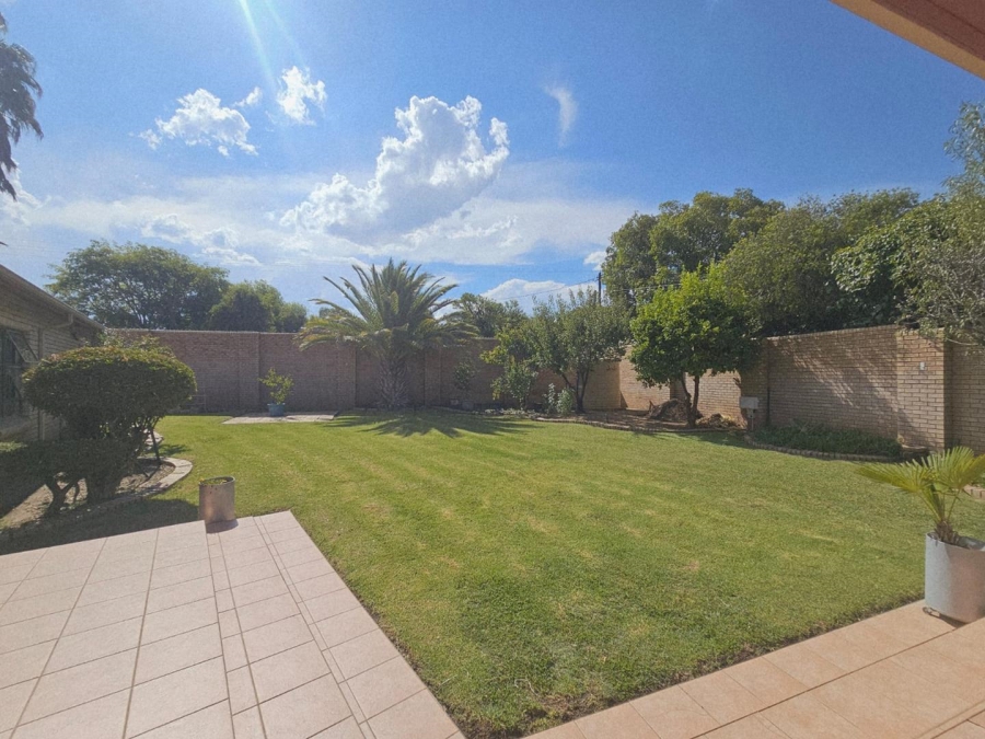 4 Bedroom Property for Sale in Ladybrand Free State